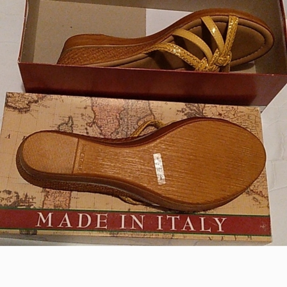 Easy Street Yellow Women's Sandals.Nwots